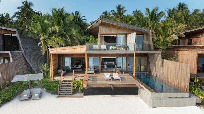 <b>The St. Regis Maldives Vommuli Resort Room</b>. Images powered by <a href="https://www.leonardoworldwide.com/" title="Leonardo Worldwide" target="_blank">Leonardo</a>.
