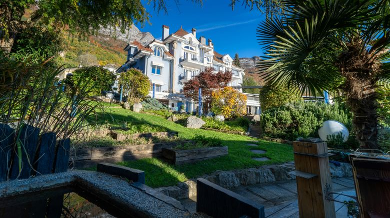 <b>Yoann Conte - Au Bord du Lac Exterior</b>. Images powered by <a href="https://www.leonardoworldwide.com/" title="Leonardo Worldwide" target="_blank">Leonardo</a>.