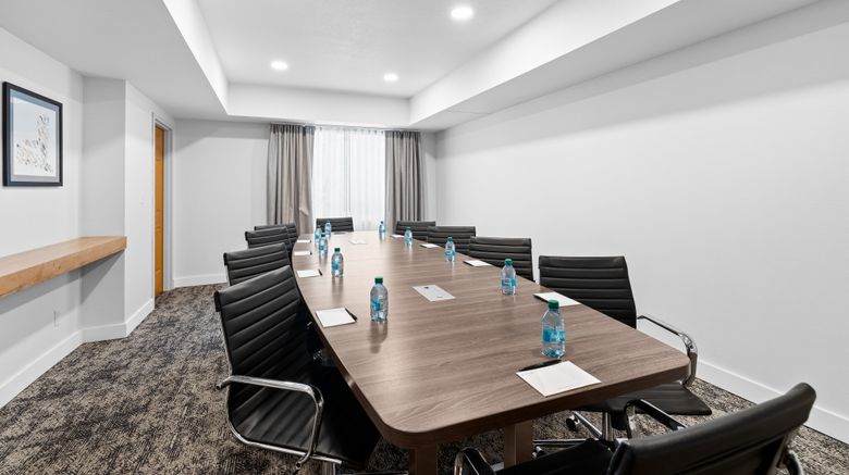 <b>Staybridge Suites Calgary Airport Meeting</b>. Images powered by <a href="https://www.leonardoworldwide.com/" title="Leonardo Worldwide" target="_blank">Leonardo</a>.