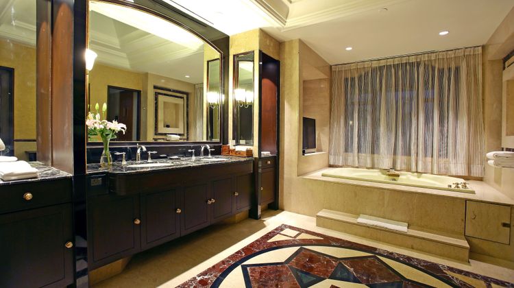Eros Hotel New Delhi by IHG Suite