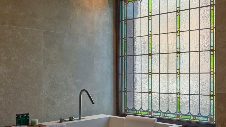 <b>Mandarin Oriental Conservatorium, Amster Room</b>. Images powered by <a href="https://www.leonardoworldwide.com/" title="Leonardo Worldwide" target="_blank">Leonardo</a>.