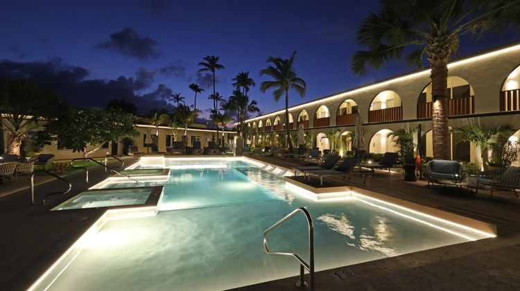voco Surfside Aruba Pool