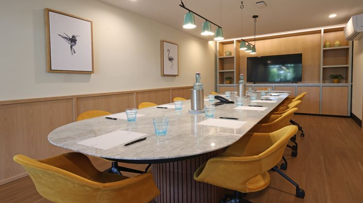 voco Surfside Aruba Meeting