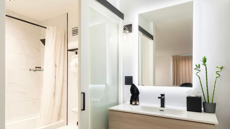 Vietta Hotel Room