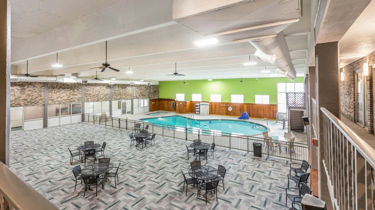 EverSpring Inn & Suites Pool