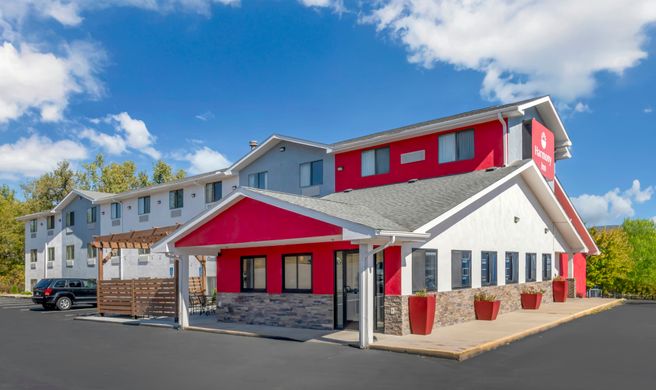 Harmony Inn and Suites New Ulm Exterior