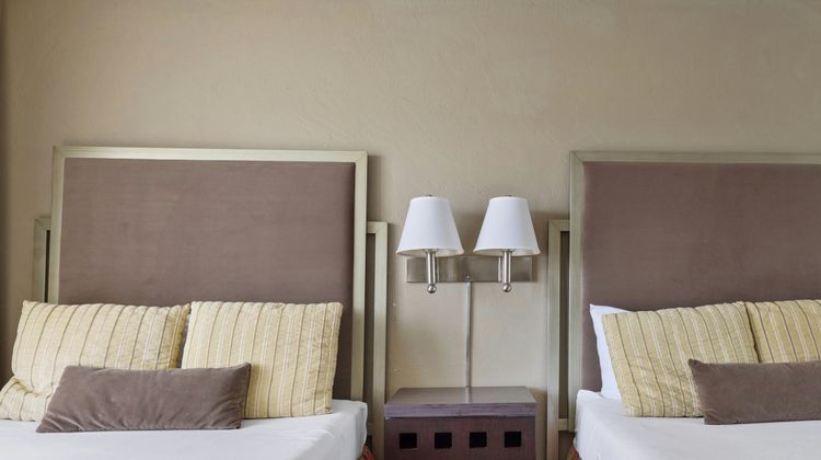 Plantation Hale Suites Room