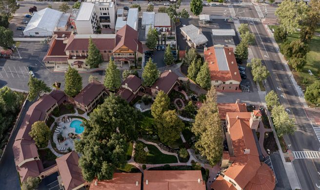 Paso Robles Inn Exterior