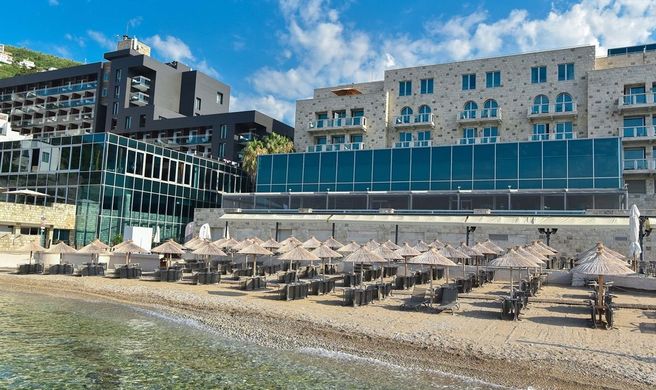 Avala Resort & Villas Exterior