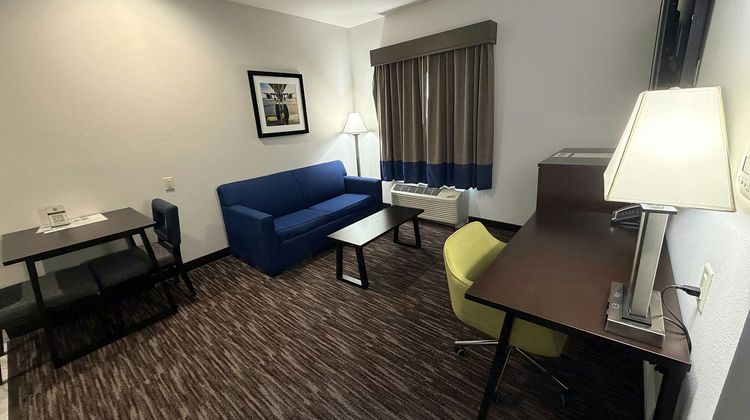 Atrium Hotel & Suites DFW Airport South Suite