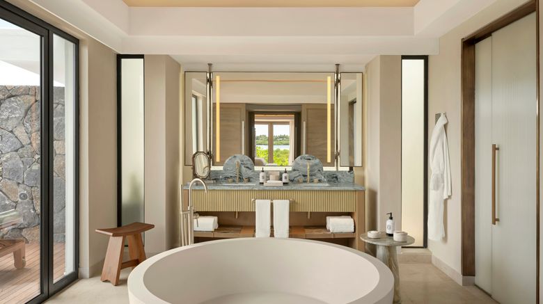 <b>Four Seasons Mauritius at Anahita Room</b>. Images powered by <a href="https://www.leonardoworldwide.com/" title="Leonardo Worldwide" target="_blank">Leonardo</a>.