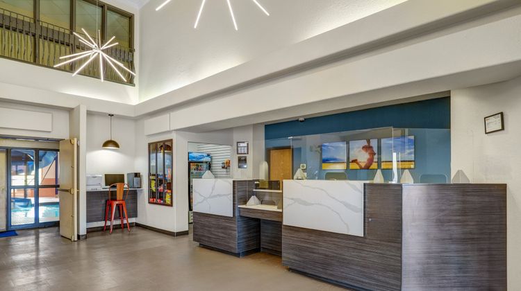 Prairie Crest Hotel Red Deer Exterior