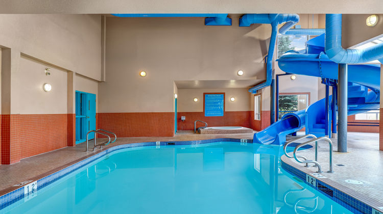 Prairie Crest Hotel Red Deer Pool