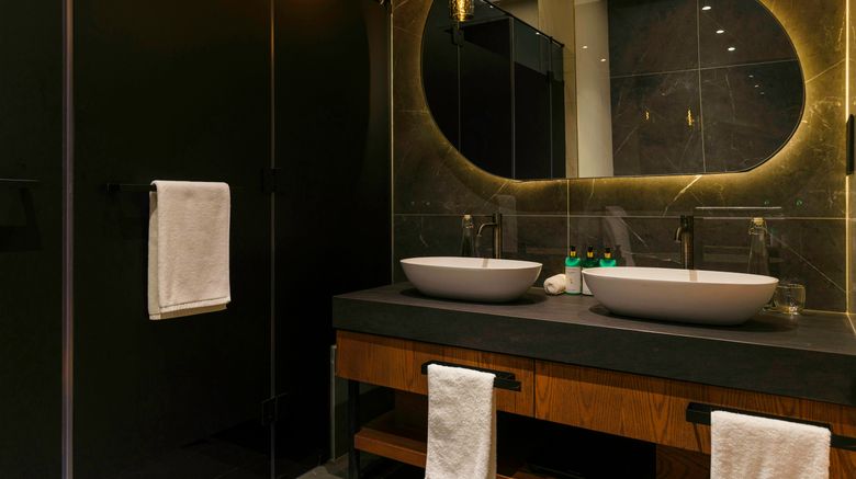 <b>The Pinnacle Kigali Room</b>. Images powered by <a href="https://www.leonardoworldwide.com/" title="Leonardo Worldwide" target="_blank">Leonardo</a>.