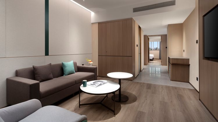 Holiday Inn Express Zhabei Suite