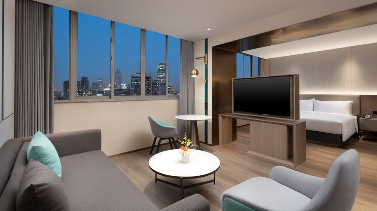 Holiday Inn Express Zhabei Suite