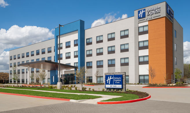 Holiday Inn Exp Suites DFW Arpt Euless Exterior