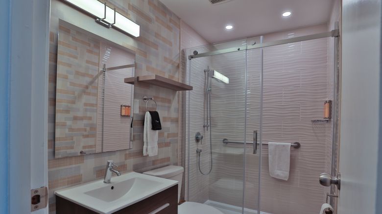 <b>Oak Island Resort & Conference Centre Room</b>. Images powered by <a href="https://www.leonardoworldwide.com/" title="Leonardo Worldwide" target="_blank">Leonardo</a>.