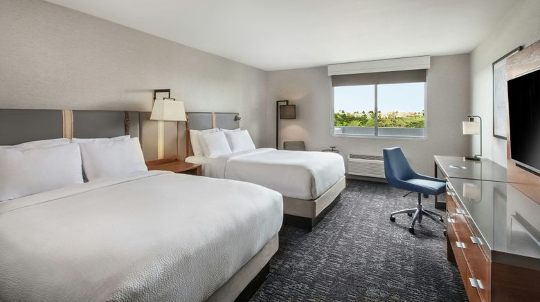 <b>Four Points Sheraton LosAngeles Westside Room</b>. Images powered by <a href="https://www.leonardoworldwide.com/" title="Leonardo Worldwide" target="_blank">Leonardo</a>.