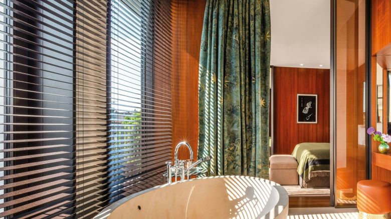 <b>Bulgari Hotel Milano Room</b>. Images powered by <a href="https://www.leonardoworldwide.com/" title="Leonardo Worldwide" target="_blank">Leonardo</a>.
