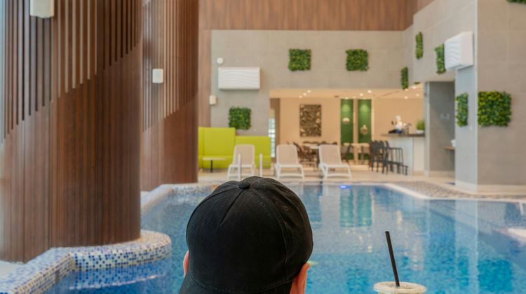 Element City Center Doha Pool