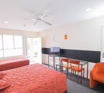 Albany Executive Motor Inn Room