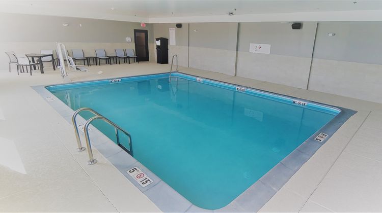 avid hotel Perry Pool