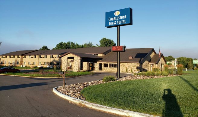 Cobblestone Inn & Suites Exterior