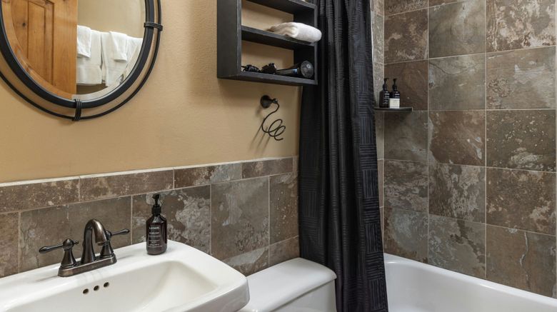 <b>Vail 21 Room</b>. Images powered by <a href="https://www.leonardoworldwide.com/" title="Leonardo Worldwide" target="_blank">Leonardo</a>.
