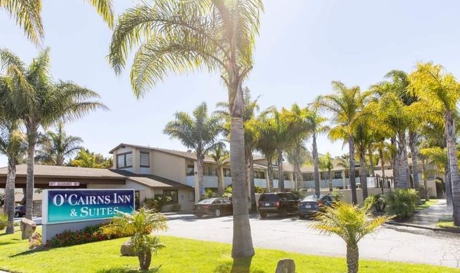 O'Cairns Inn & Suites Exterior