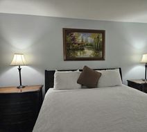 O'Cairns Inn & Suites Room