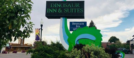 Dinosaur Inn & Suites Exterior