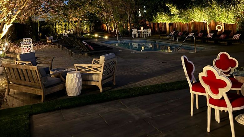 <b>White House Napa Pool</b>. Images powered by <a href="https://www.leonardoworldwide.com/" title="Leonardo Worldwide" target="_blank">Leonardo</a>.