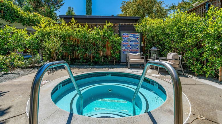 <b>White House Napa Pool</b>. Images powered by <a href="https://www.leonardoworldwide.com/" title="Leonardo Worldwide" target="_blank">Leonardo</a>.