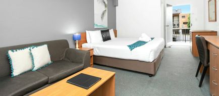 Peninsula Motor Inn Room