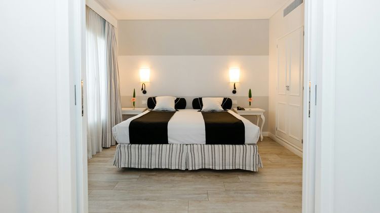 Loi Suites Recoleta Room