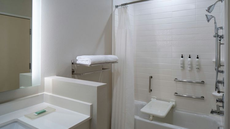 Fairfield Inn & Suites Cut Off-Galliano Room