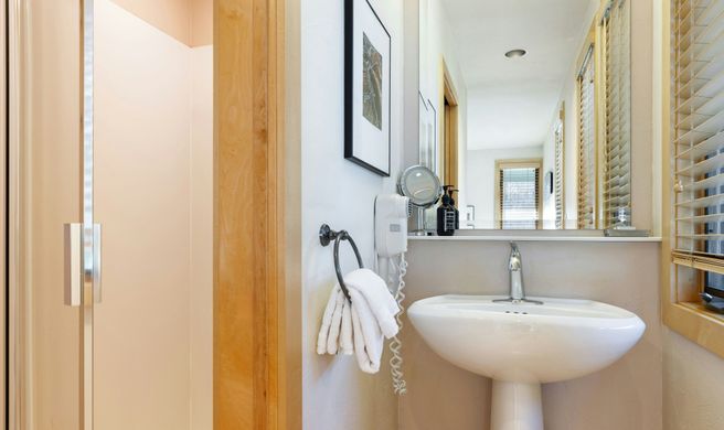 Tamarack Townhouses Room