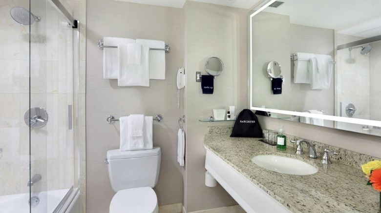 <b>Seaport Hotel Boston Room</b>. Images powered by <a href="https://www.leonardoworldwide.com/" title="Leonardo Worldwide" target="_blank">Leonardo</a>.