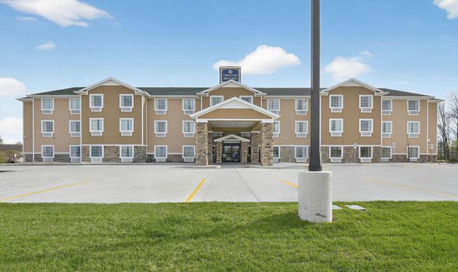 Cobblestone Hotel & Suites Exterior