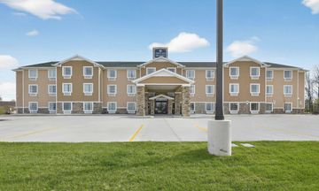 Cobblestone Hotel & Suites
