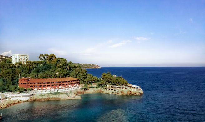 Monte-Carlo Beach Exterior
