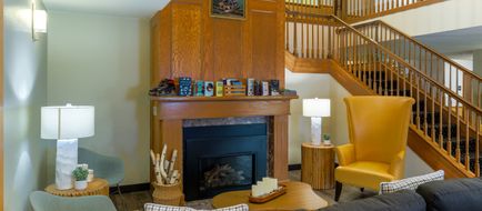 Norland Inn & Suites Lobby