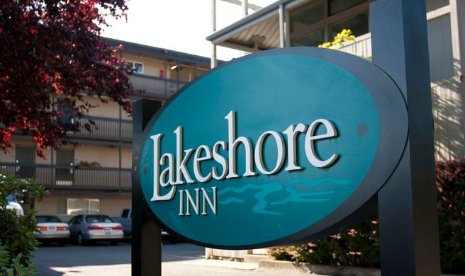 Lakeshore Inn Exterior
