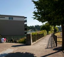 Lakeshore Inn Exterior