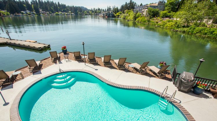 Lakeshore Inn Pool
