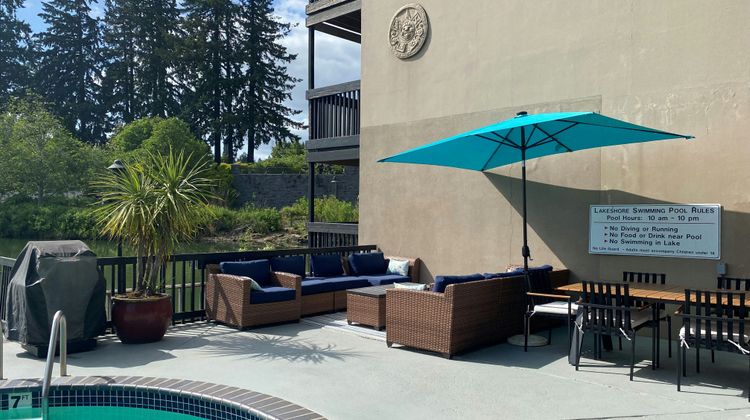 Lakeshore Inn Pool