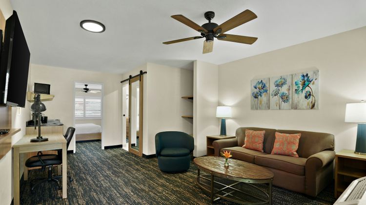 La Fuente Inn & Suites Suite