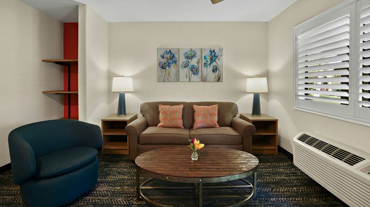 La Fuente Inn & Suites Suite