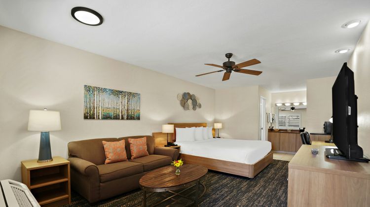 La Fuente Inn & Suites Room